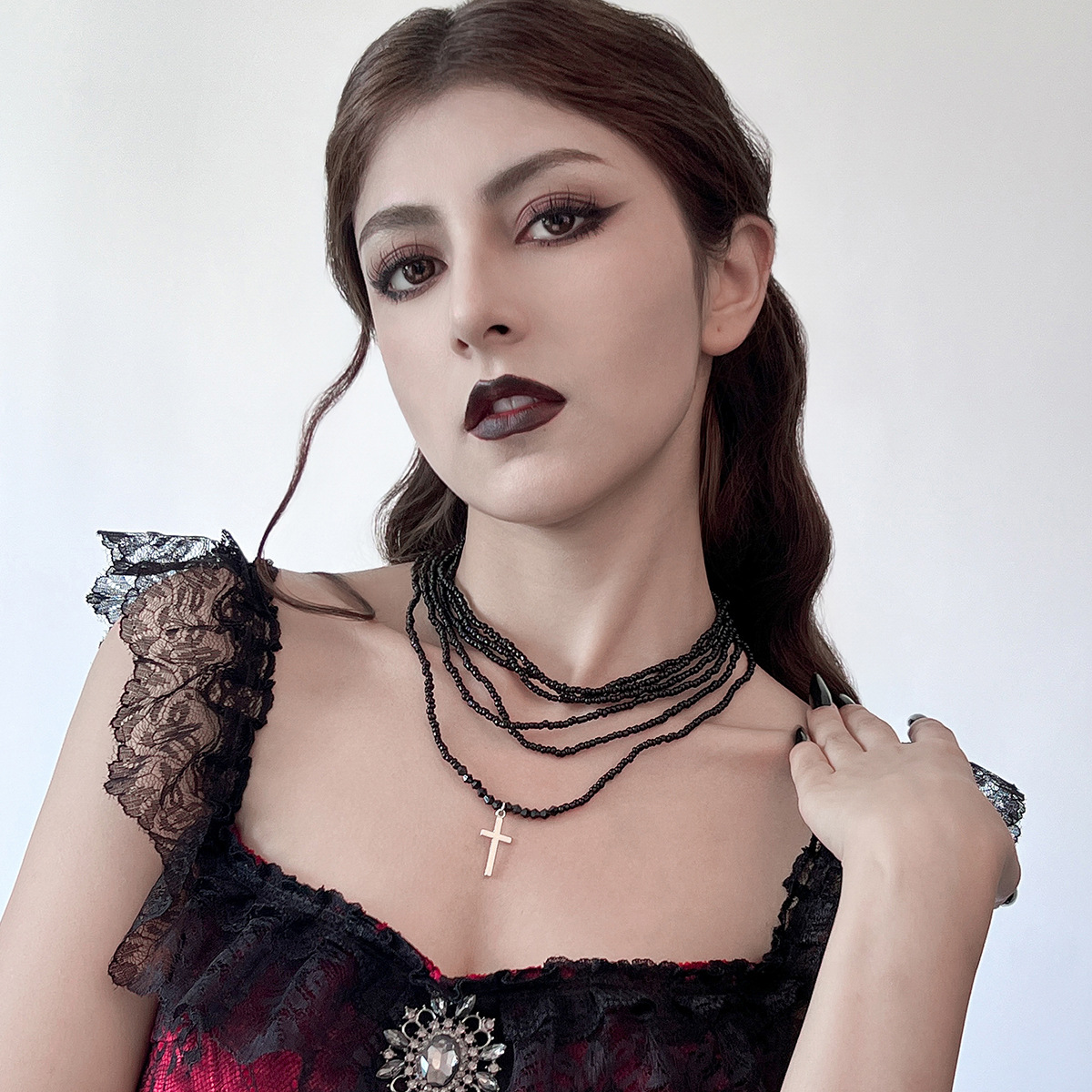 European and American cross-border jewelry fashion 2-piece set, rice bead collarbone chain, high-end red multi-layer one-piece necklace for women details Picture