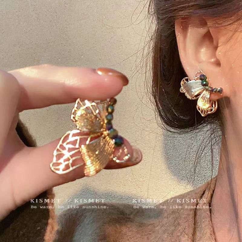 Golden wings ~ New Chinese-style retro flowing gold butterfly stud earrings, feminine, light luxury and niche earrings worn on the front and back full figure