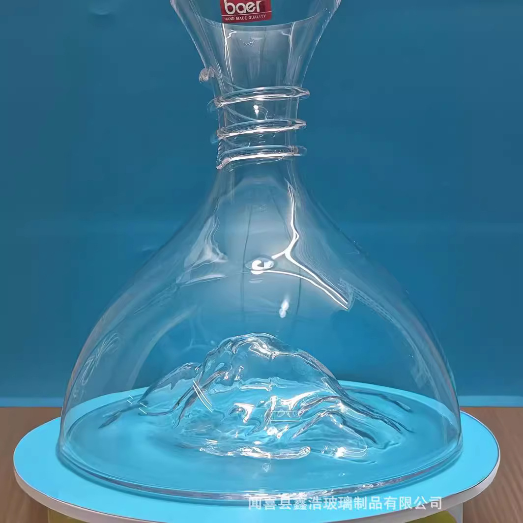 baer Twisted Waterfall Quick Wine decanter, crystal glass wine divider, European-style glass wine ware for home and commercial use Application Scenario