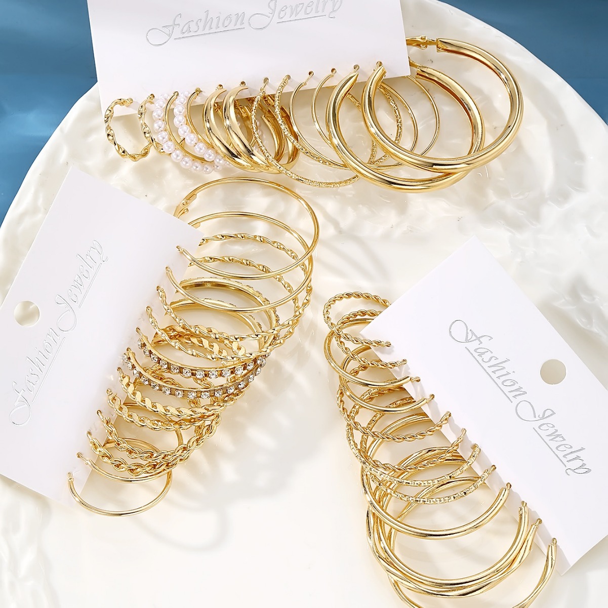 Youdaoplaceholder0 set European and American metal earrings, cross-border new ins earrings, gold C-shaped earrings with water diamonds for women Application Scenario