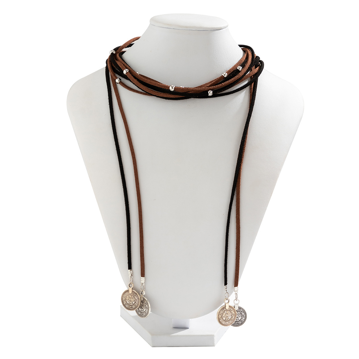 European and American cross-border accessories: pull-up velvet collarbone chain, round tassel collar, exaggerated and personalized bow choker Application Scenario