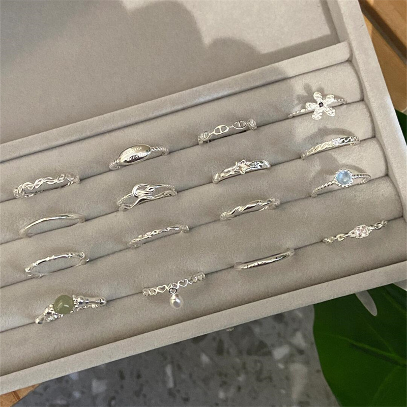 The simple S925 sterling silver plated ring features a cold and aloof design for women, exuding a sense of sophistication. It is an open ring and a versatile daily accessory Specification drawing