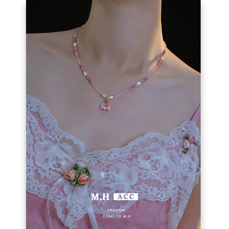 Sweet pink elephant pendant beaded necklace for women, natural pearl collarbone chain, fashionable, versatile and niche new accessory full figure