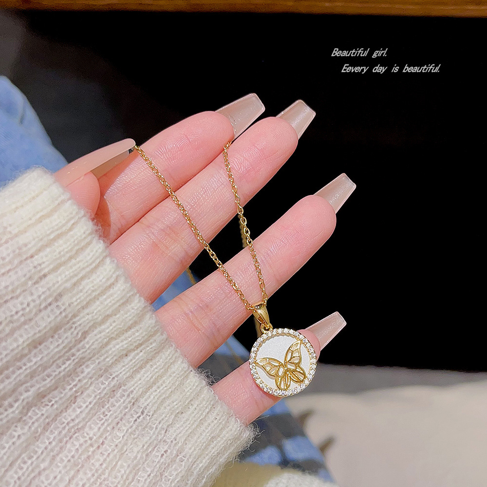 The new 2025 ins cold style circular butterfly necklace accessory for girls, a niche design collarbone chain full figure