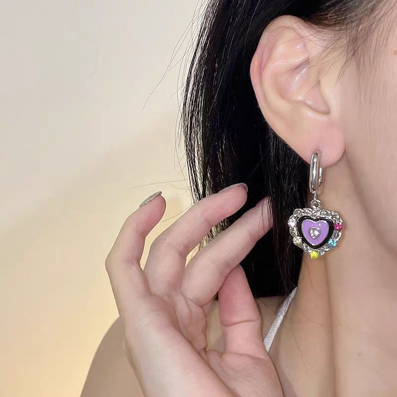 Colorful diamond twist heart-shaped pendant ear rings, 2025 new style colorful heart-shaped sparkling diamond earrings, niche and trendy earrings for women full figure
