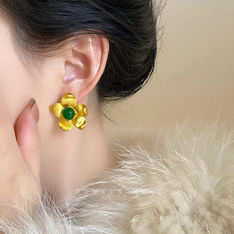 vintage flower earrings in Chinese style, French court style, high-end, light luxury, socialite style, exaggerated Hong Kong style accessories Specification drawing
