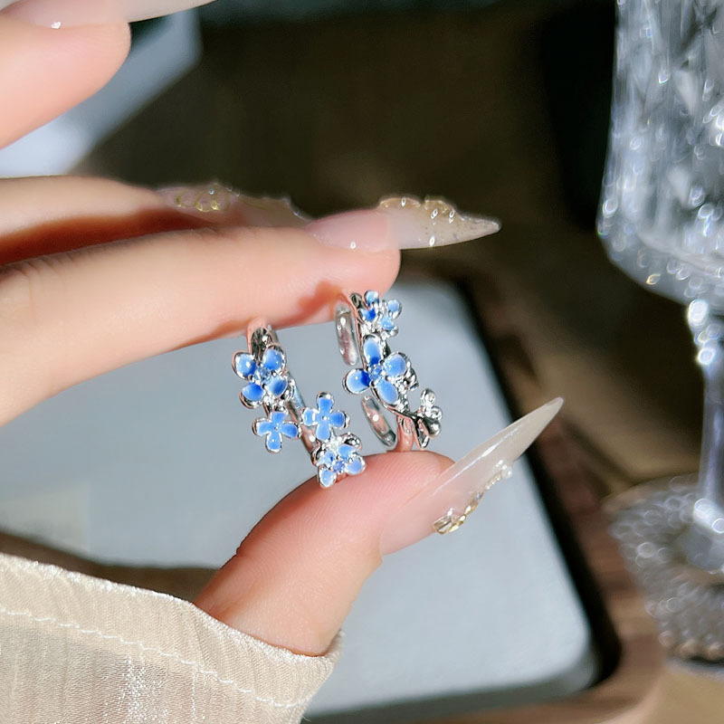 A new Chinese-style bestseller, a pure and sensual enamel flower opening ring for women on Instagram. It has a cold and elegant style but a sweet and cool silver ring quality details Picture