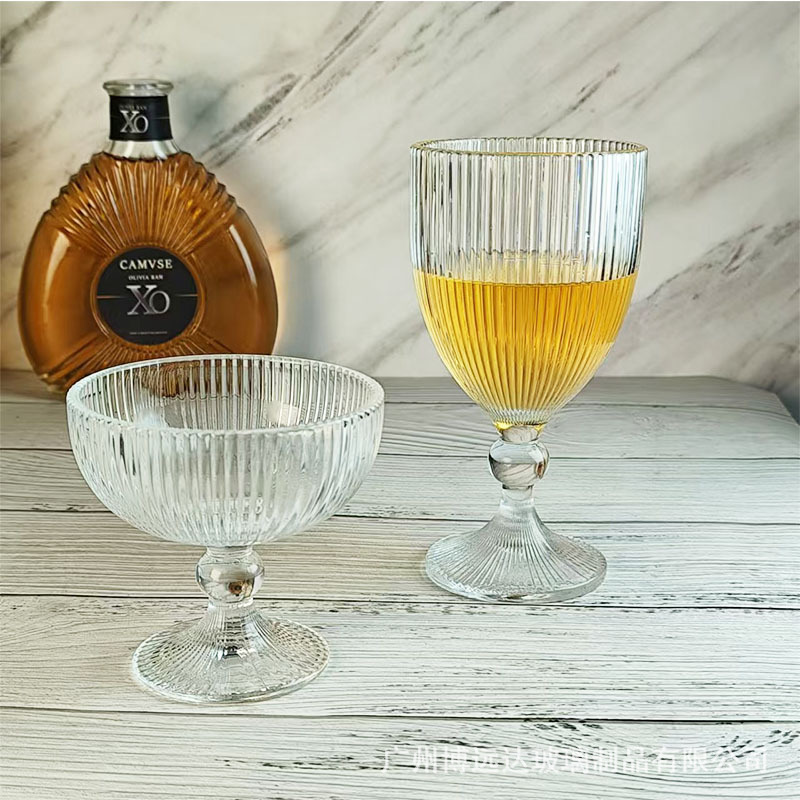 Vertical striped high-footed glass cups, ice cream cups, glass dessert cups, yogurt cold drink ice cream cups, champagne cups, wine glasses full figure