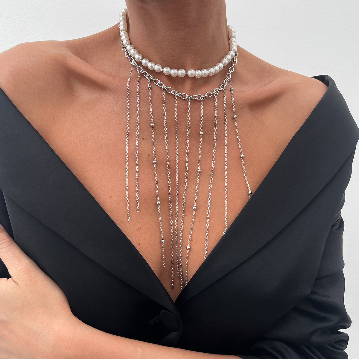 European and American cross-border jewelry design sense metal cross pendant necklace, light luxury layered pearl tassel collarbone chain Specification drawing
