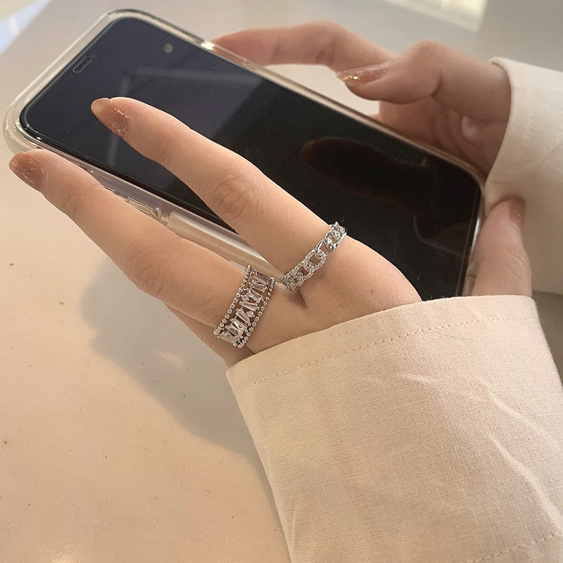 The exquisite cross-shaped zircon open ring in a cold style is fashionable and versatile on Instagram, with a light luxury and high-end feel. It's a trendy and cool food ring Application Scenario