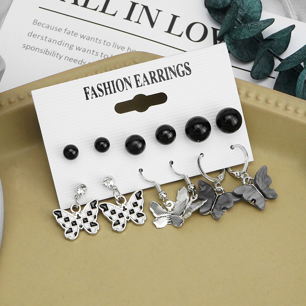 Wholesale of new acetic acid butterfly pendant earrings, creative Tai Chi heart earrings and black oil-dropping ear buckles for European and American foreign trade Application Scenario