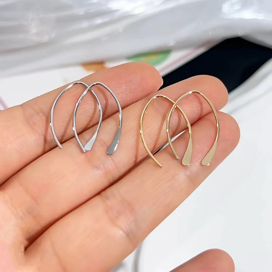 Minimalist line earrings, a unique and versatile design, Korean-style U-shaped stud earrings, elegant and stylish daily commuting earrings for young girls full figure
