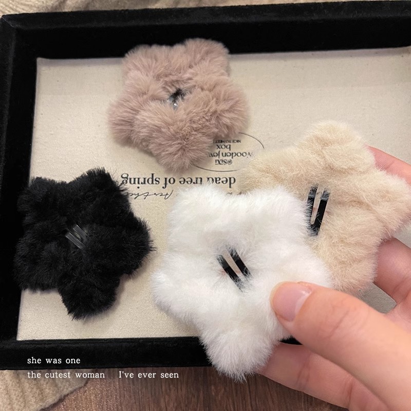 Large plush five-pointed star hair clip, fluffy BB clip, bangs clip, back of the head broken hair clip, star bye clip hair accessory Specification drawing