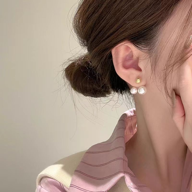 French light luxury, fashionable, elegant, simple and retro pearl earrings for women 2025 new bestseller, trendy, one pair of earrings details Picture