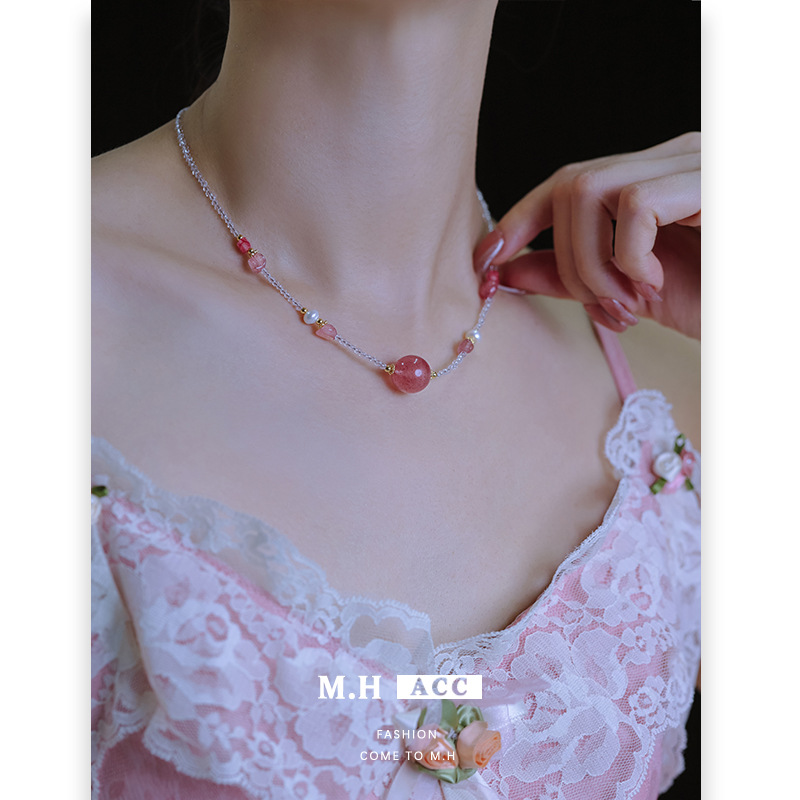 Strawberry crystal beaded necklace, a niche design, with a unique and high-end style, versatile and fashionable for commuting, retro collarbone chain for women Specification drawing