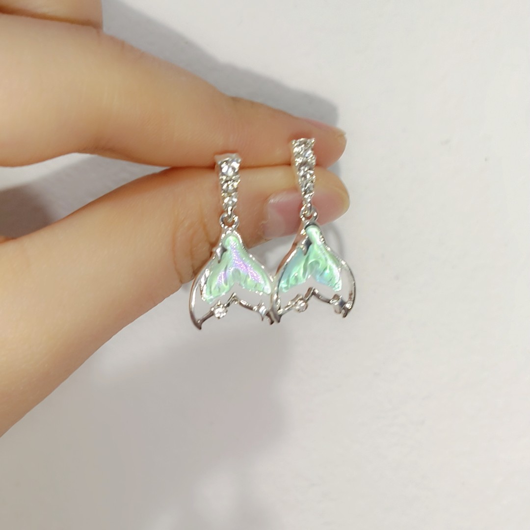 So beautiful! Zircon Aurora fishtail pendant earrings, an ins trendy, light luxury, high-end, unique and distinctive design earpiece details Picture