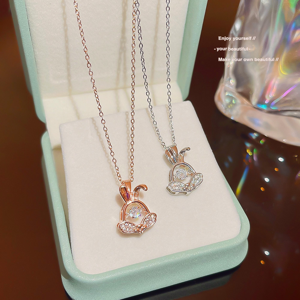 The sweet little rabbit necklace is a versatile, high-end, light luxury and niche collarbone chain. It is a best-selling accessory for the 2024 Spring Festival full figure