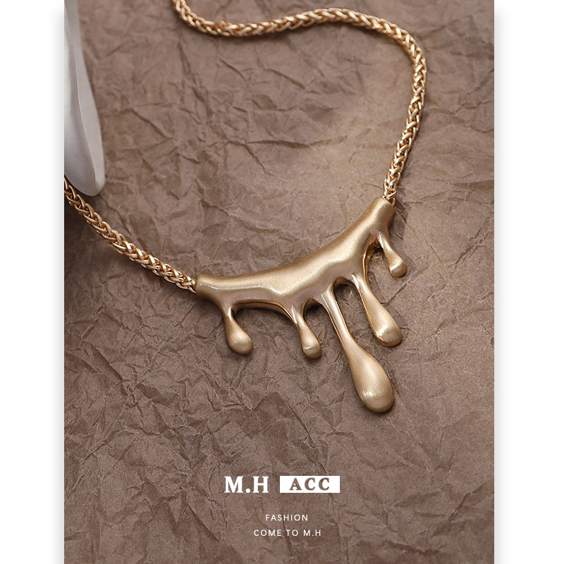 Original melted candle necklace, women's metallic texture, light luxury collarbone chain, high-quality irregular, fashionable and elegant necklace details Picture