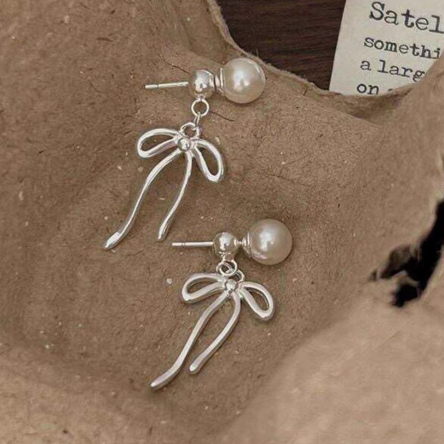 "Ballet atmosphere" Pearl bow tassel Korean-style earrings, mosquito niche sweet and elegant, round face stud earrings Application Scenario