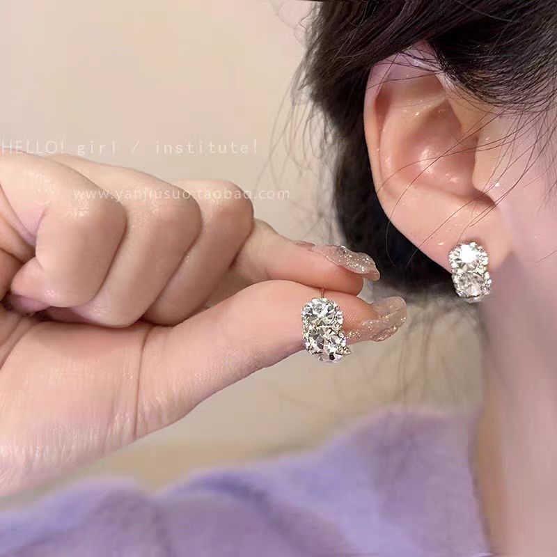 Perfect and exquisite ~ Simple diamond zircon stud earrings with a touch of light luxury and high-end elegance. A female Internet celebrity's best-selling earrings in 2025 Application Scenario