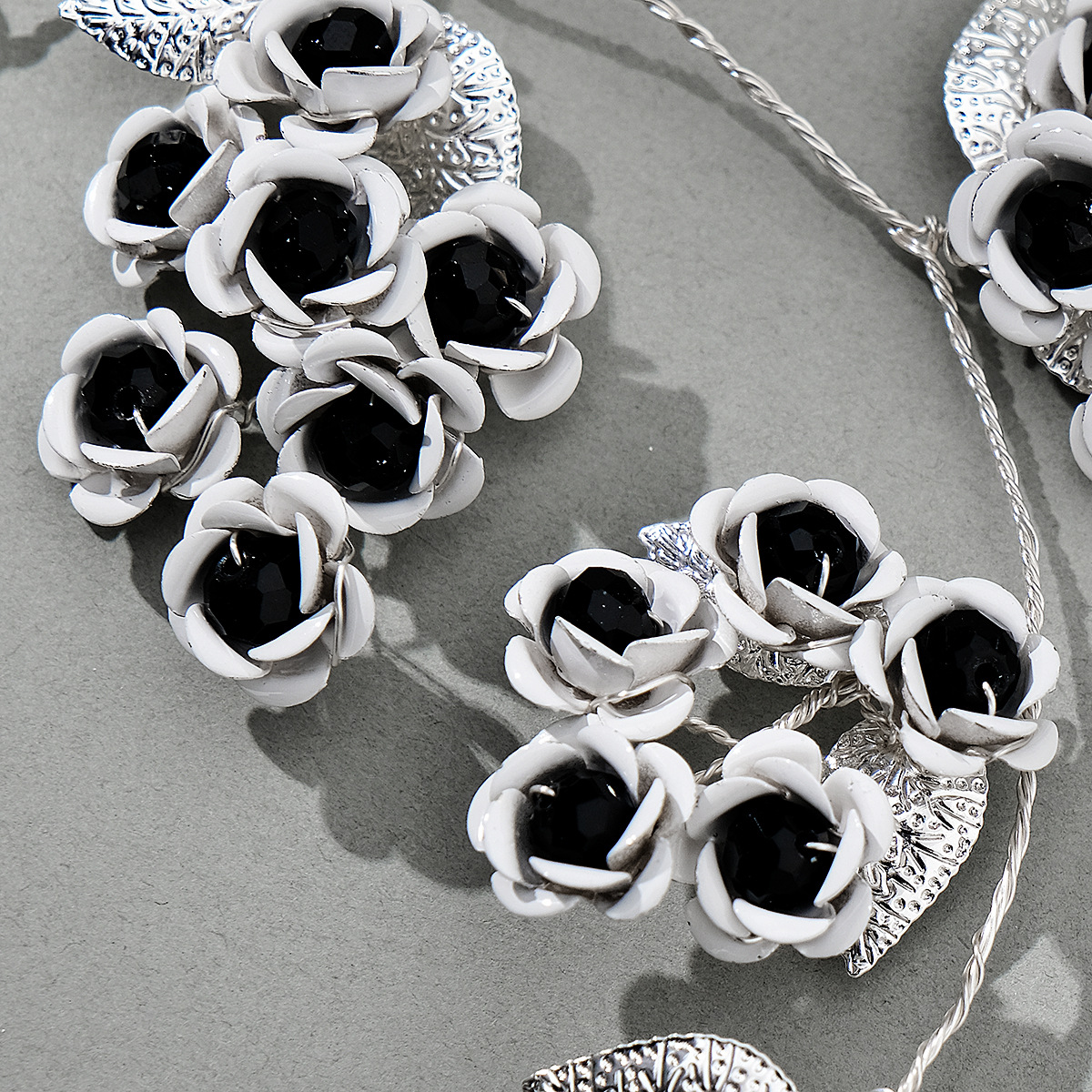 European and American retro hair accessories, black rose hair bands, festival party and party outfit headbands, unique dark Halloween headbands Specification drawing
