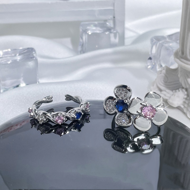 A niche design with a cold and elegant style, diamond zircon flower open ring, a versatile and sweet ring for women's fashion, trendy on Instagram details Picture