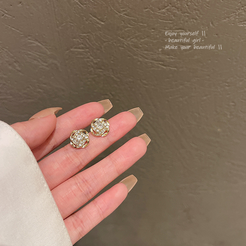 S925 Silver Needle Korean light luxury Zircon flower earrings, women's niche high-end design, simple and versatile stud earrings Specification drawing