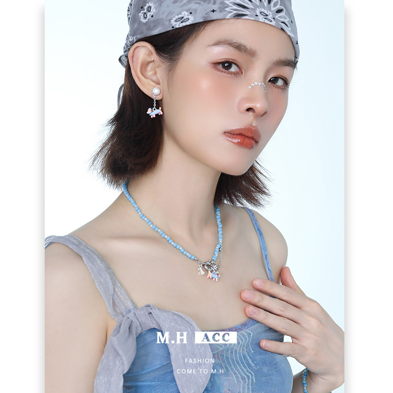 Unique and fashionable blue beaded Dachshund necklace for women, ins sweet and cool style, versatile and elegant collarbone chain accessory details Picture