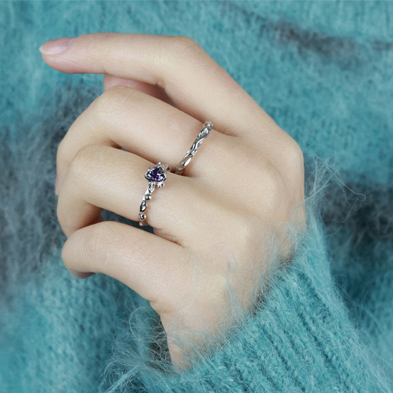 A purple heart-shaped zircon open ring with a niche design sense, an irregular texture for women, a sweet and cool index finger ring details Picture