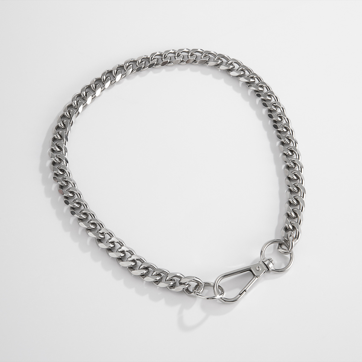 European and American cross-border fashion and creative accessories, minimalist style aluminum chain single-layer necklace, personalized street style trendy girl necklace Application Scenario