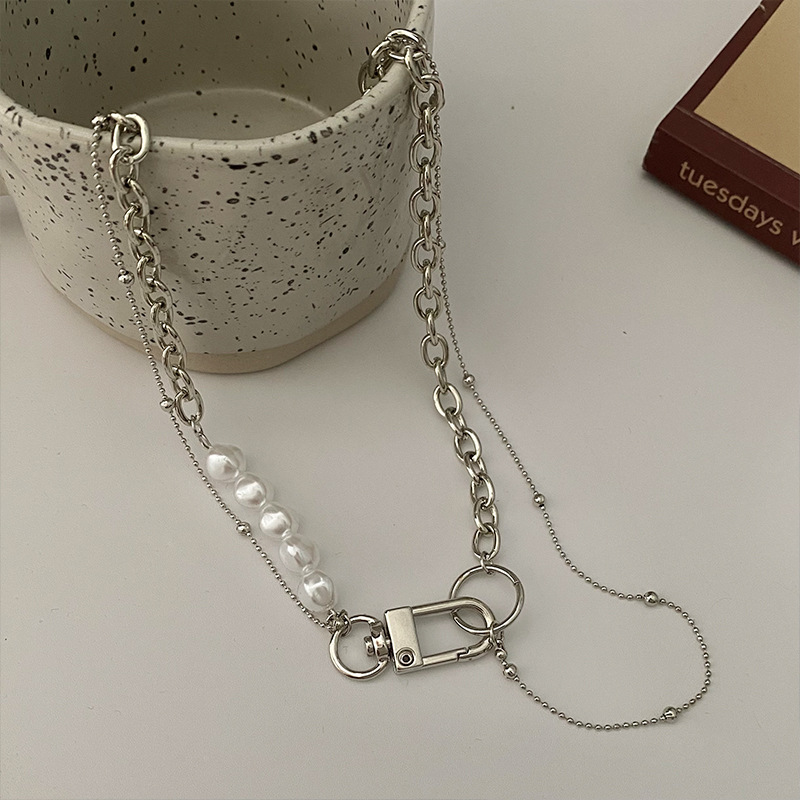 Double-layer freshwater pearl spliced necklace for women in Instagram, trendy hip-hop punk, titanium steel, non-fading, layered and versatile collarbone chain Application Scenario