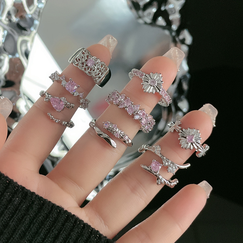 Sweet and cool light luxury pink diamond irregular texture open ring, a unique and high-end feminine style, a cool and fashionable ring for hot girls Application Scenario