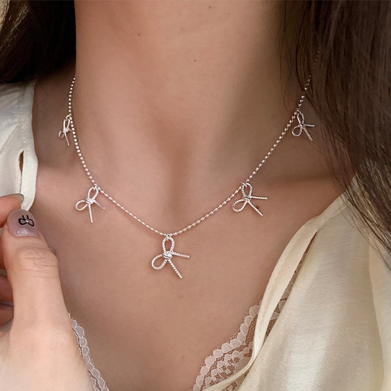 Korean-style light luxury, niche and girlish sweet bow necklace, simple and heavy style collarbone chain, round bead chain full figure