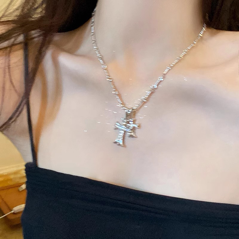 Silver cross pendant long necklace for women, light luxury, niche, sweet and cool, spicy girl style collarbone chain accessory Specification drawing