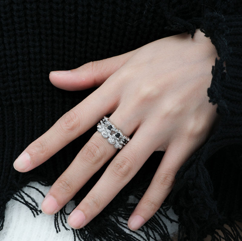The cute pet series Bichon Frise open ring is a niche design for women. It features an Instagram cold style with a high-end feel and a Y2K sweet and cool food ring Application Scenario