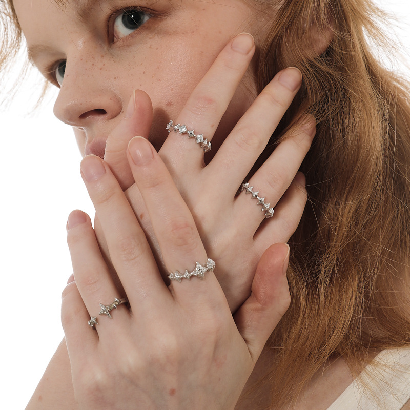 The niche design of the star ring for women exudes a high-end feel. The texture and opening can be adjusted. It is a retro and fashionable layered ring with a new trend Specification drawing