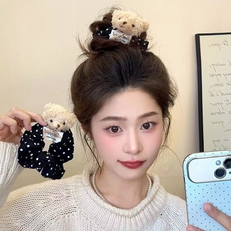 The autumn and winter collection features a high-end and elegant plush bear hair band, a fashionable and cute ponytail hair tie, and a new bun hair accessory details Picture