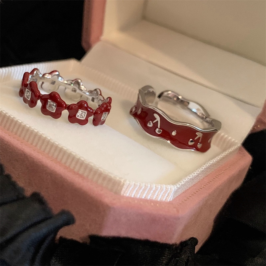 Red glazed flower cherry ring for women, retro, whitening, high-end, light luxury, versatile, niche design, open ring Application Scenario