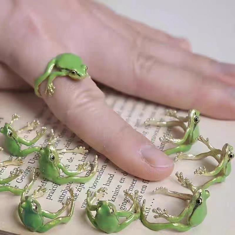 New frog earrings in European and American style for women, cross-border, cute and unique animal ear studs, retro earless ear clips wholesale Specification drawing