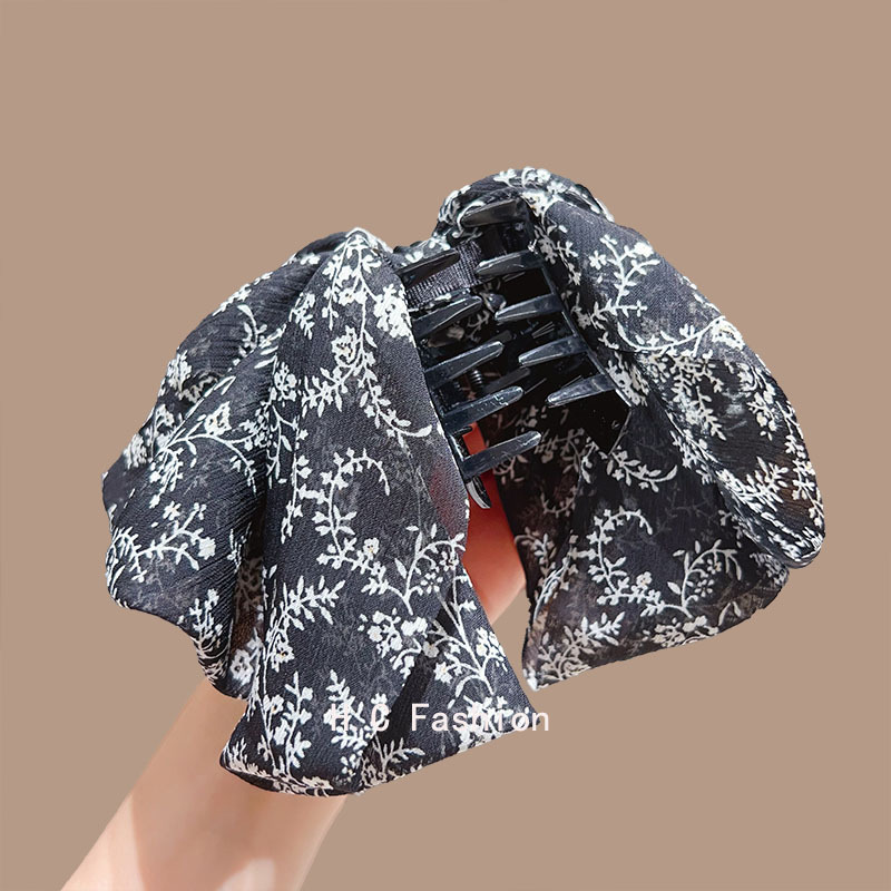 Retro, noble and elegant style, floral bow ponytail grab clip, Korean high skull top fixed hair clip, stylish clip Application Scenario