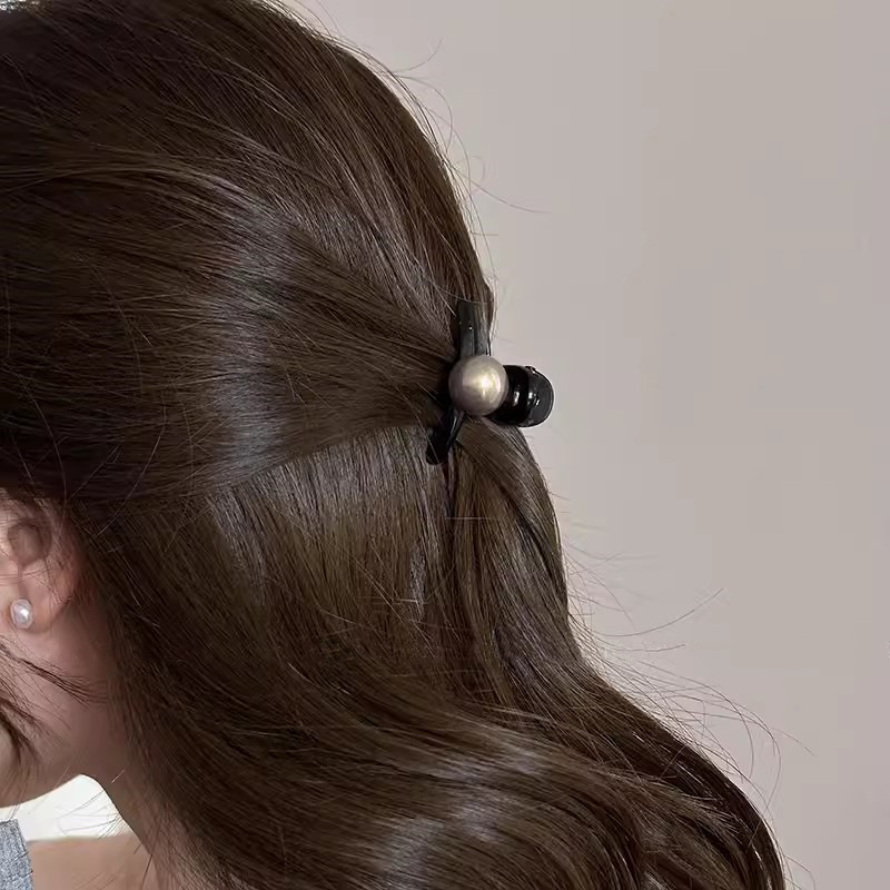 Shiny pearl semi-tied small hairpin for women 2025 new style high-end back hairpin shark clip hair accessory Application Scenario