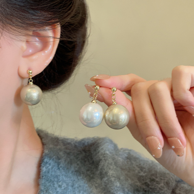 French light luxury large pearl earrings, elegant and sophisticated for women, earrings, 2025 new style popular earrings wholesale details Picture