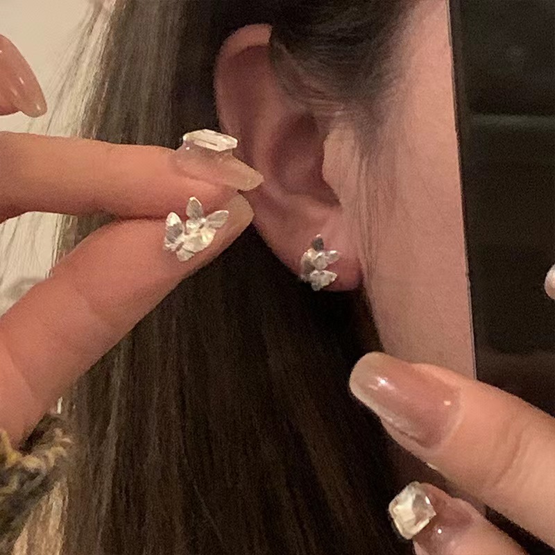 The new butterfly stud earrings for women in 2025, with a sweet and ethereal forest style, are trendy and stylish for spring and summer details Picture