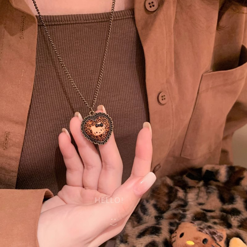 Retro aged leopard print heart-shaped cat necklace ring, sweet and cool style for girls, spicy girl personality, versatile necklace sweater chain full figure