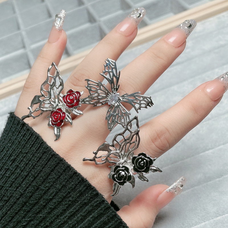New Chinese-style retro niche ring for women, rose liquid butterfly open ring, sweet and cool irregular hollow ring Application Scenario