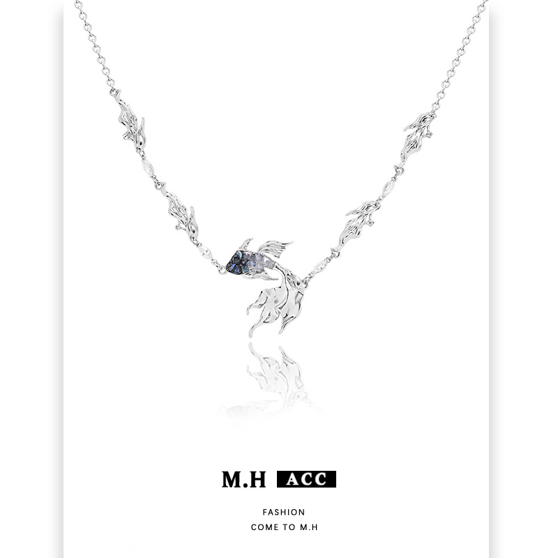 The fashionable gradient blue goldfish necklace for women exudes a sense of light luxury and sophistication in 2024. The cold style collarbone chain is exquisite and trendy Specification drawing