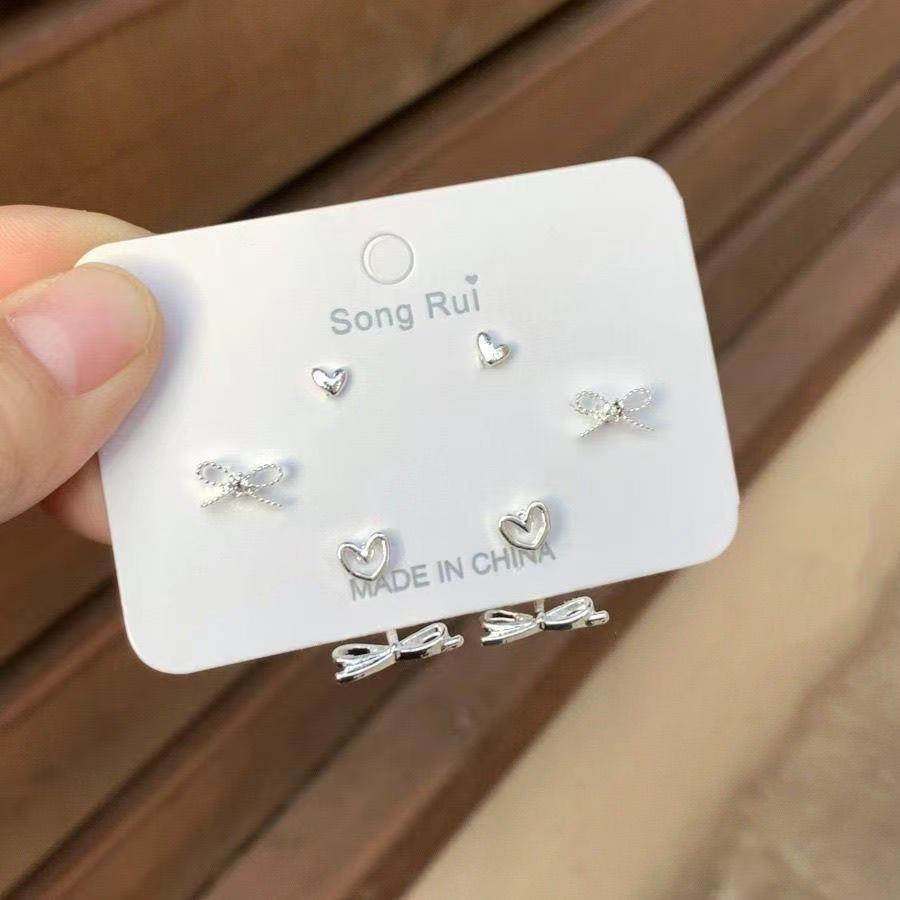 A pair of bow stud earrings with a light luxury and cold style, simple earrings, fashionable and elegant, niche earrings for women Application Scenario