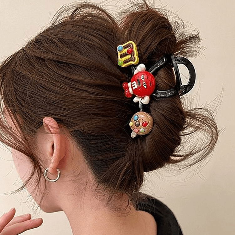 For women with light hair and a high-end look, the 2025 new semi-tied hair clip is a shark clip headpiece at the back of the head Specification drawing