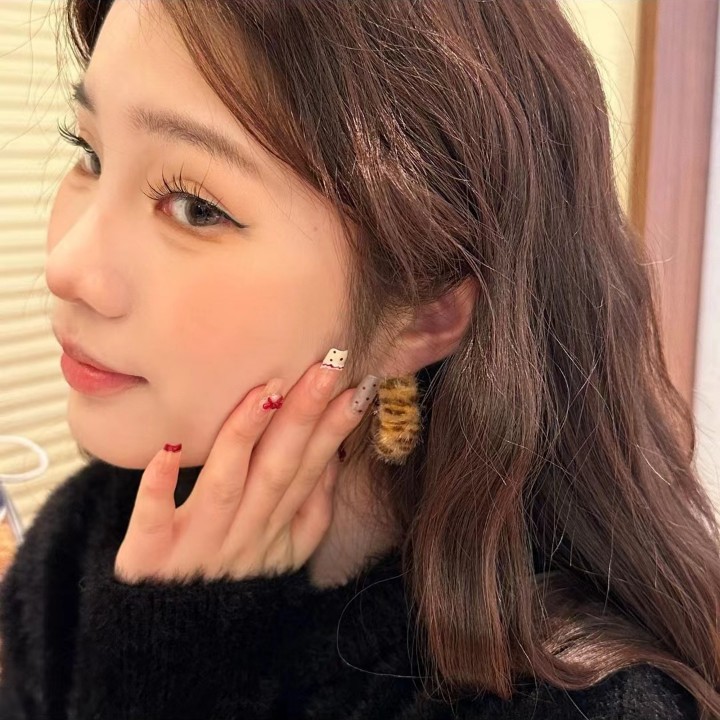 Trendy Hong Kong-style leopard print short fleece ear loops and stud earrings, classic and niche design earrings for autumn and winter, cool and stylish earrings for women details Picture