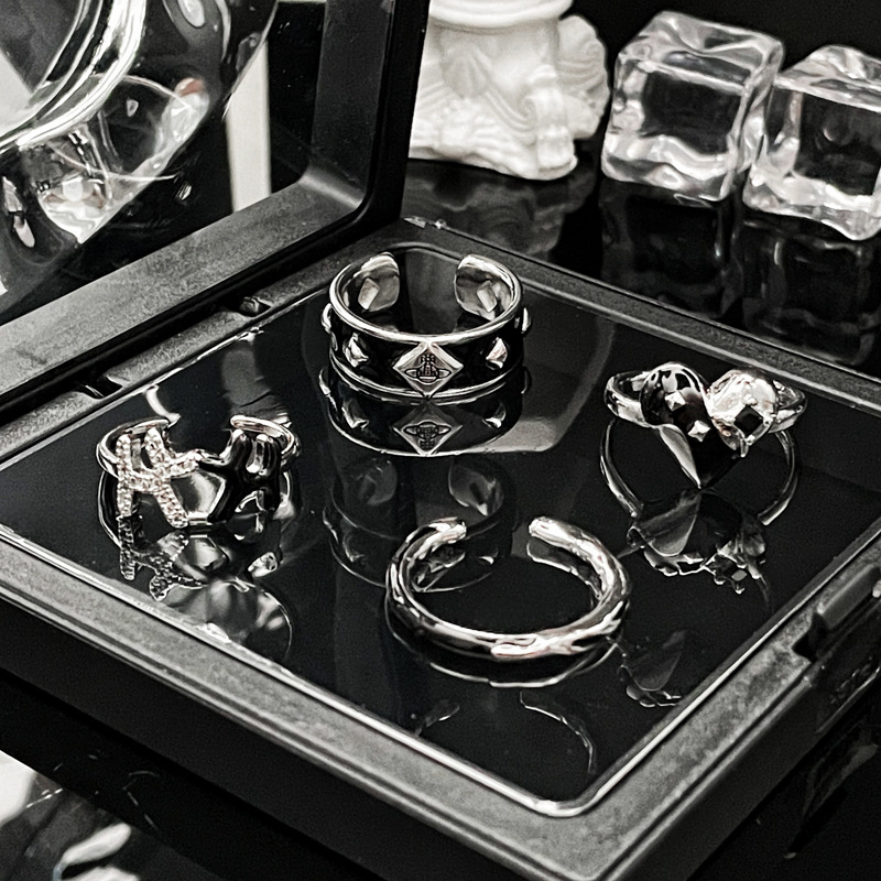 Dark Saturn drip glaze irregular heart-shaped opening ring, actress ball, ins fashion punk personality versatile ring Application Scenario